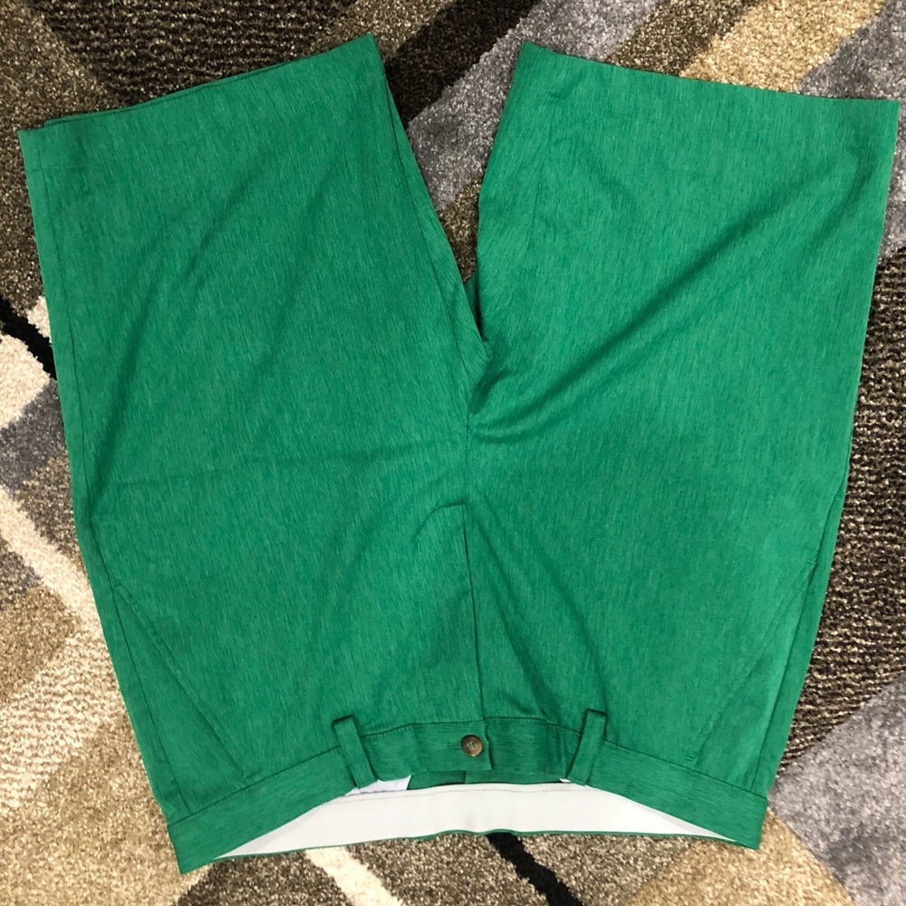 Like new Greg Norman Collection golf shorts.